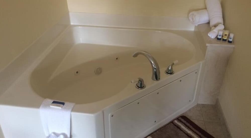Hurricane Inn - photo 21