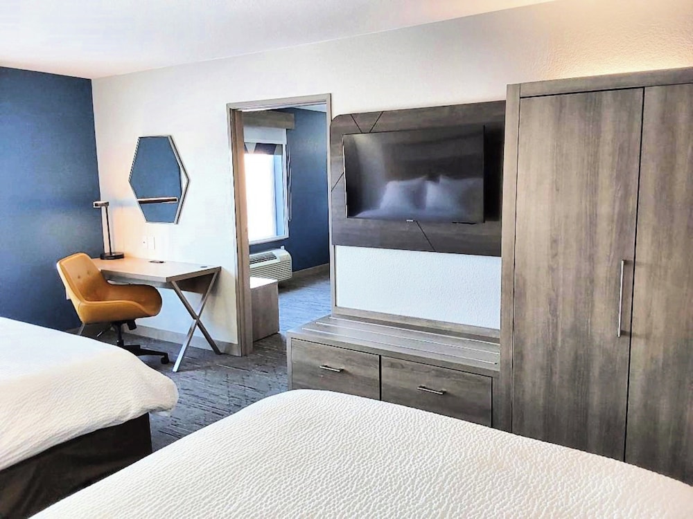 Holiday Inn Express & Suites Antigo by IHG - photo 22
