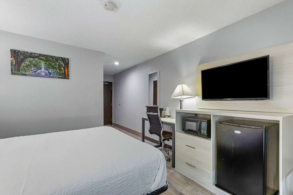 Days Inn by Wyndham Savannah Gateway I 95 - photo 16