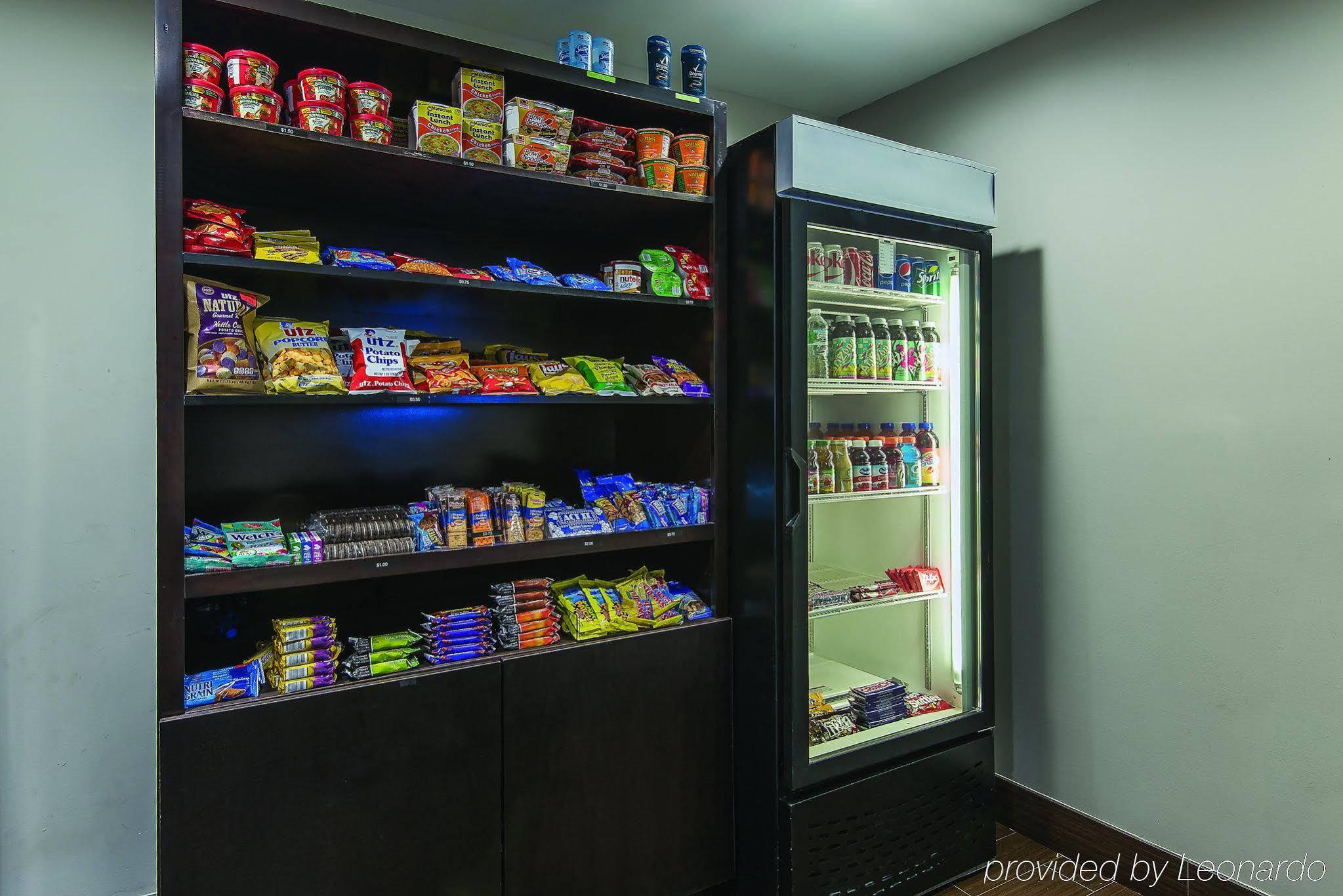 La Quinta Inn & Suites by Wyndham Brooklyn East - photo 25
