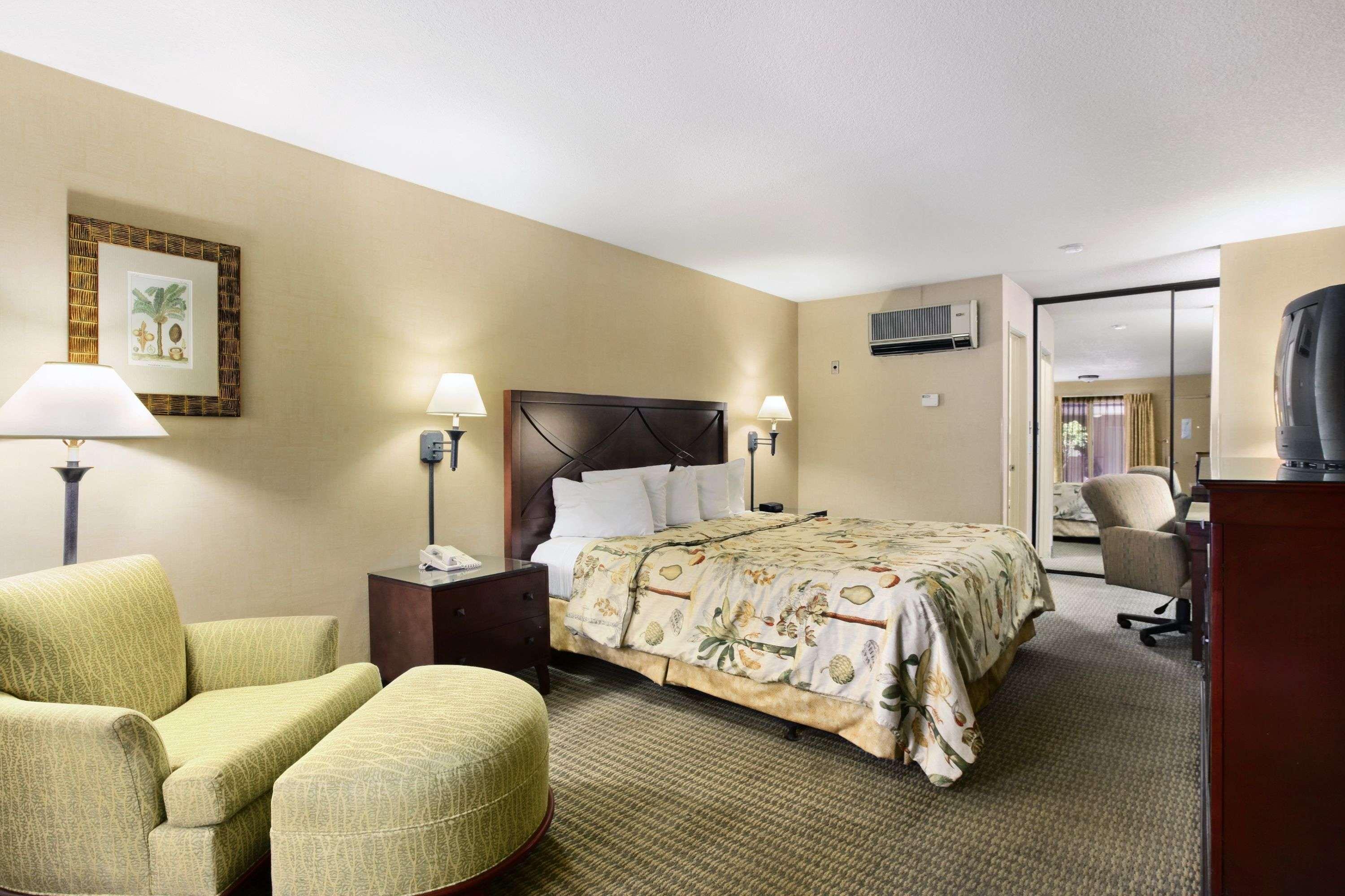 Days Inn and Suites Sea World - photo 17