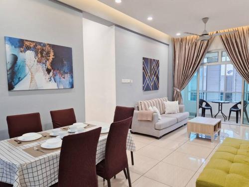 Walking distance to Mount Austin 3 Rooms 6 Pax — 4-Star Luxury Hotel in Johor Bahru, Malaysia