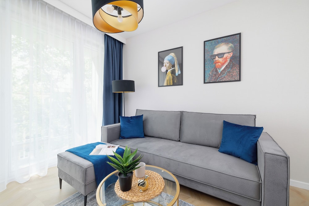 Klimatyzowany Apartament w Centrum Krakowa z Parkingiem i Biurkiem by Renters Prestige — 4-Star Luxury Hotel in Krakow, Poland