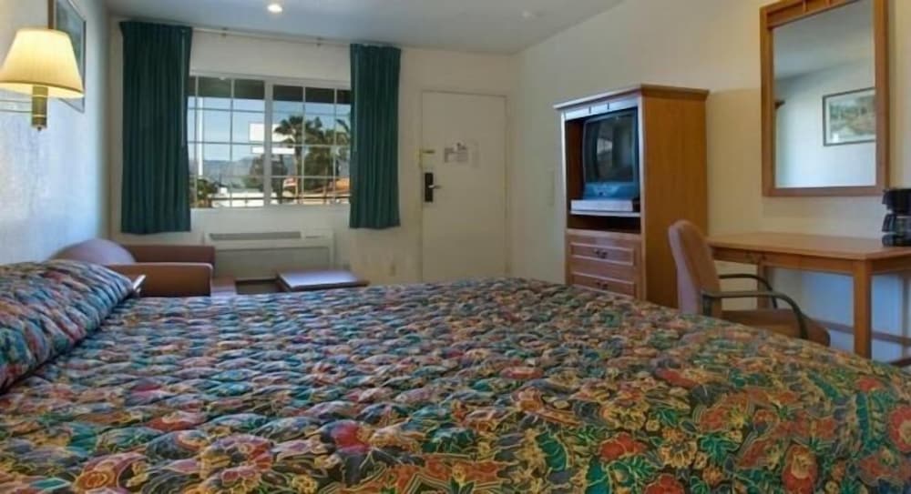 Orange Show Inn San Bernardino - photo 13