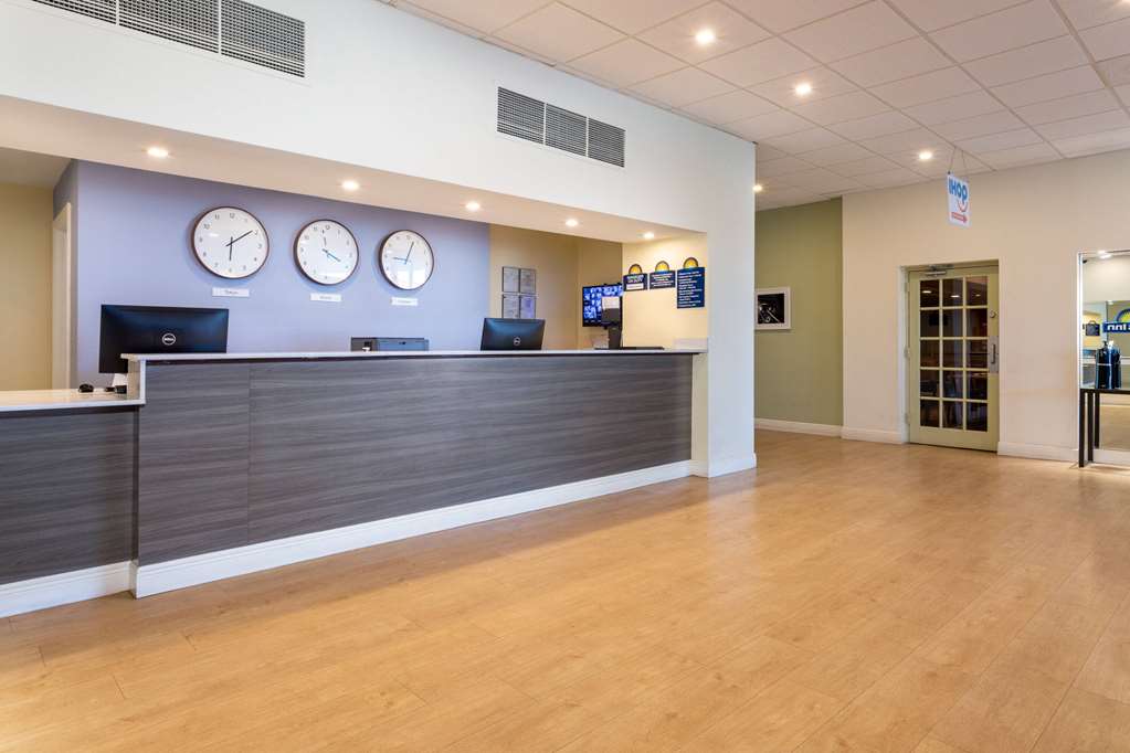 Days Inn by Wyndham Titusville Kennedy Space Center - photo 4