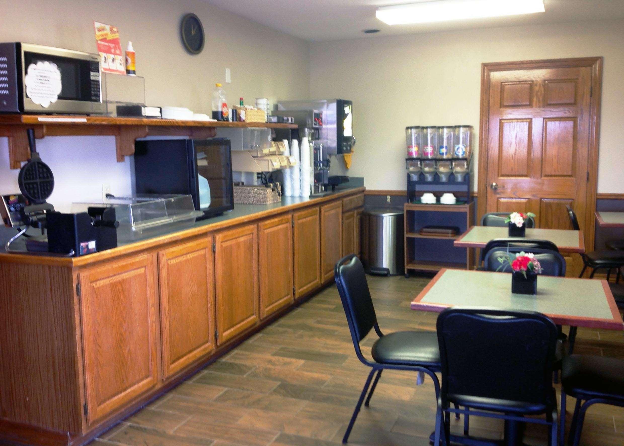 Americas Best Value Inn York - photo 13
