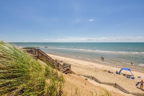Fully Fenced Yard And Minutes To Bayside Beaches — Eastham