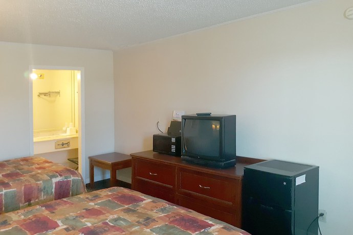 Rest Inn Extended Stay I 40 Airport Wedding & Event Center - photo 5
