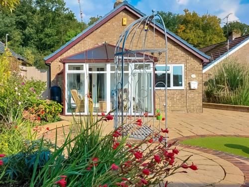 Kennet Valley View - carbon neutral hotel in Tilehurst