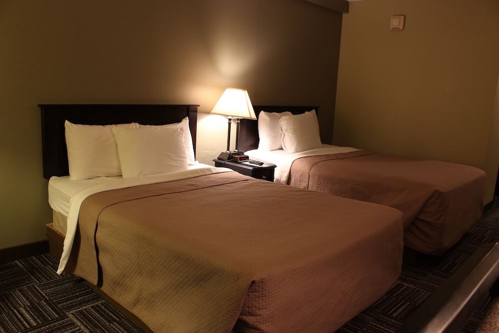 Sunlac Inn Devils Lake - photo 7