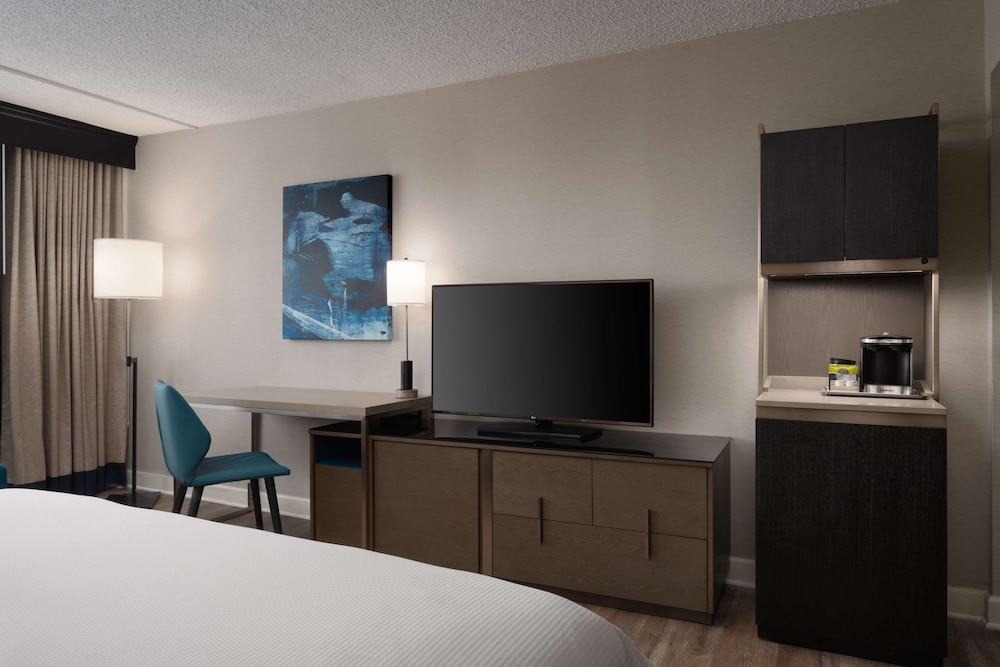 DoubleTree By Hilton Baltimore North Pikesville - photo 15