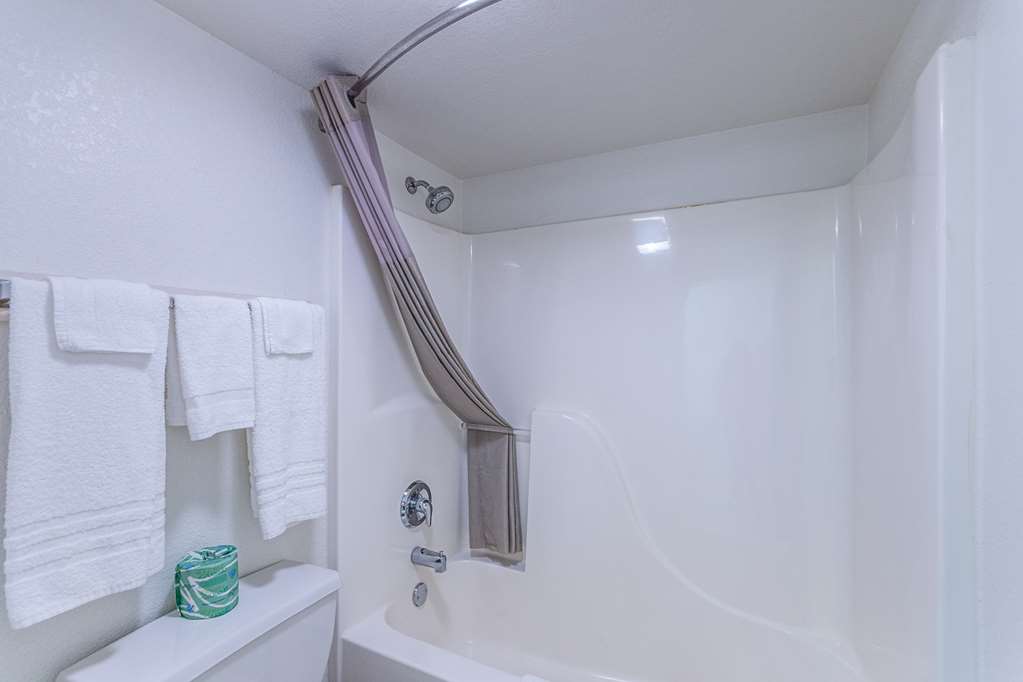 Motel 6 Cleveland TX - photo 18