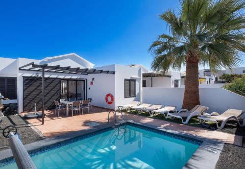 Casa Rosa — 4-Star Luxury Hotel in Playa Blanca, Spain