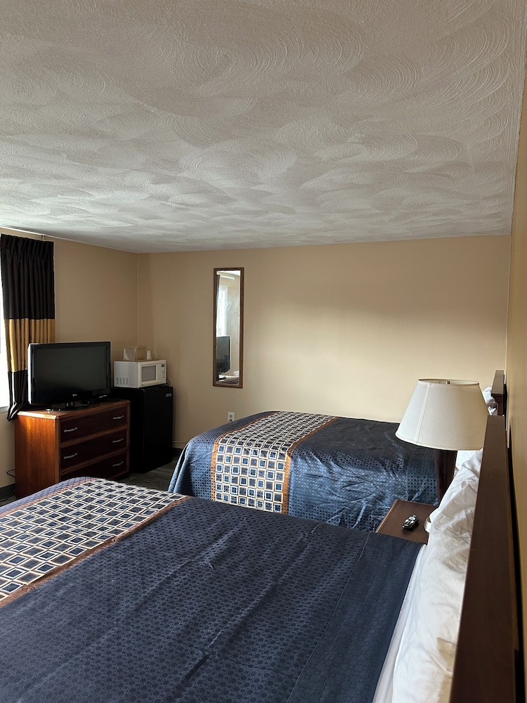 Wickford Motor Inn - photo 12
