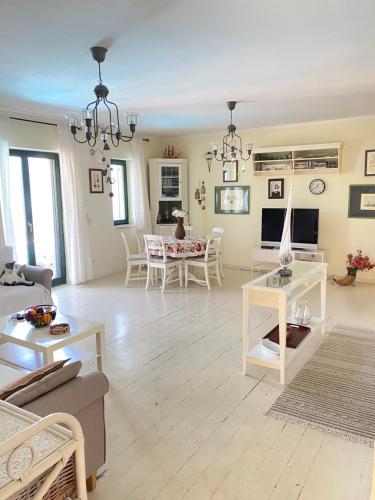 Apartment Tri Kiparisa — 4-Star Luxury Hotel in Tivat, Montenegro