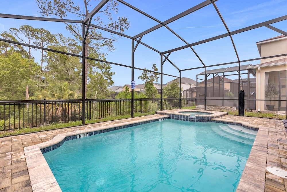 Upstay Solara Resort Retreat w Pool and Hot Tub - photo 7