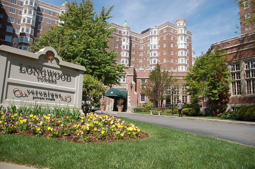 Longwood Towers Apartments - photo 28