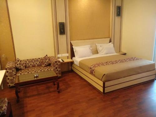 Vihal Estancia Holiday Inn — Yercaud — photo 2