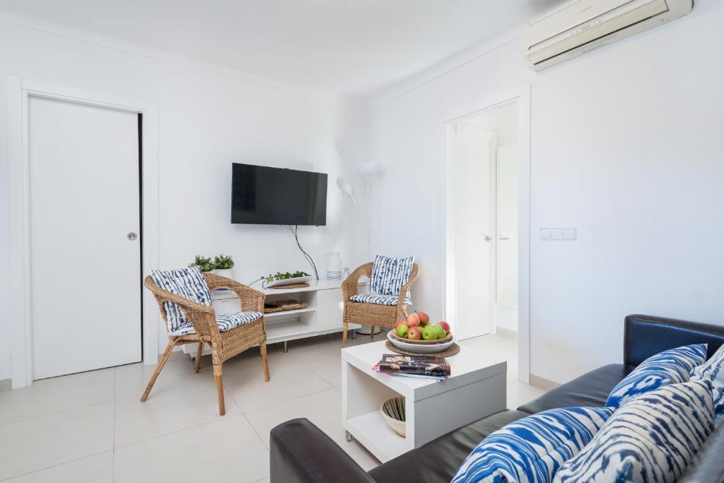Apartamento Pinebeach — 4-Star Luxury Hotel in Alcudia, Spain
