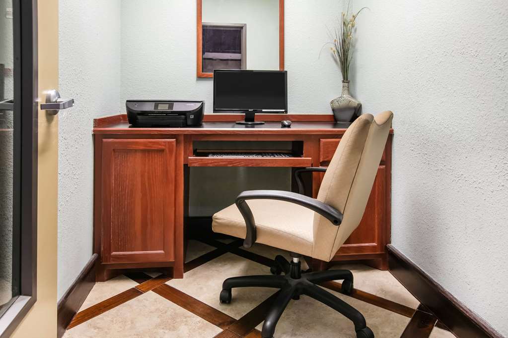 La Quinta Inn & Suites by Wyndham DFW Airport West Euless - photo 48