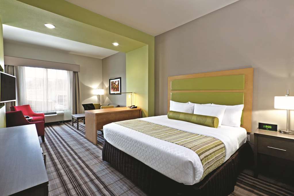 La Quinta Inn & Suites by Wyndham Paducah - photo 19