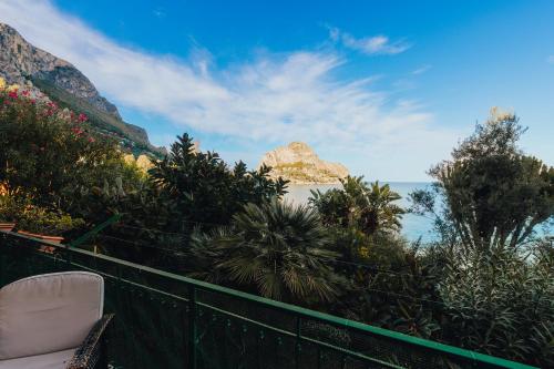 Monia beach house — 4-Star Luxury Hotel in Santa Flavia, Italy