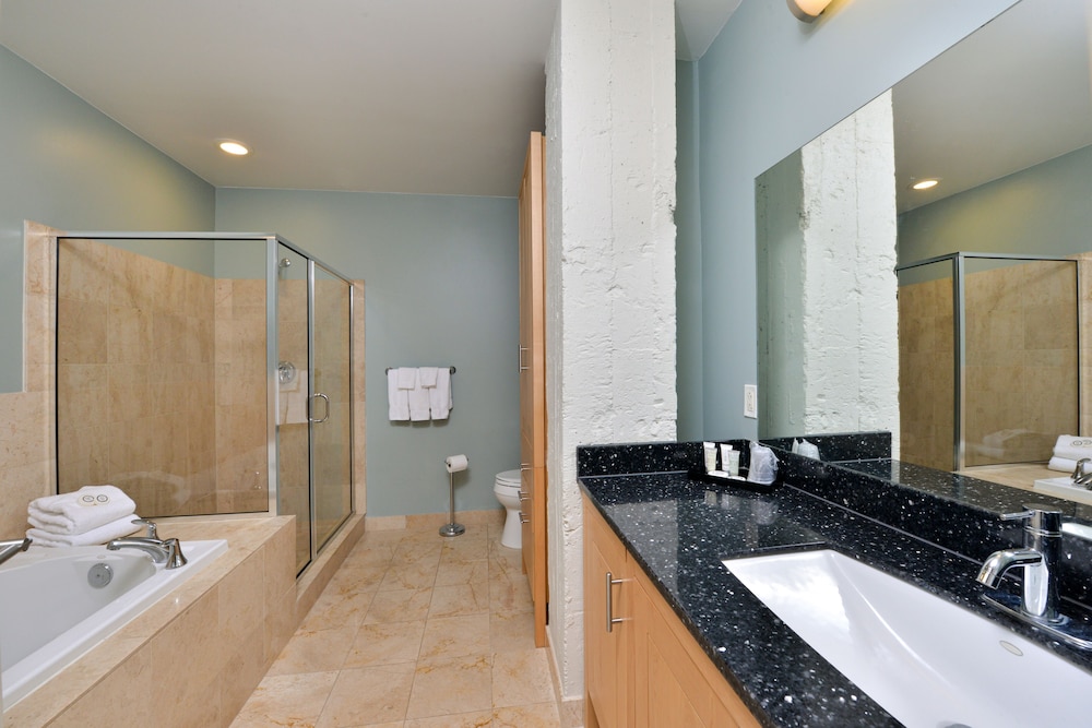 Grand Eastonian Hotel & Suites - photo 38