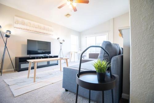 Villa Verbena Sleek 3 Bd In Pekin — 4-Star Luxury Hotel in Pekin, United States