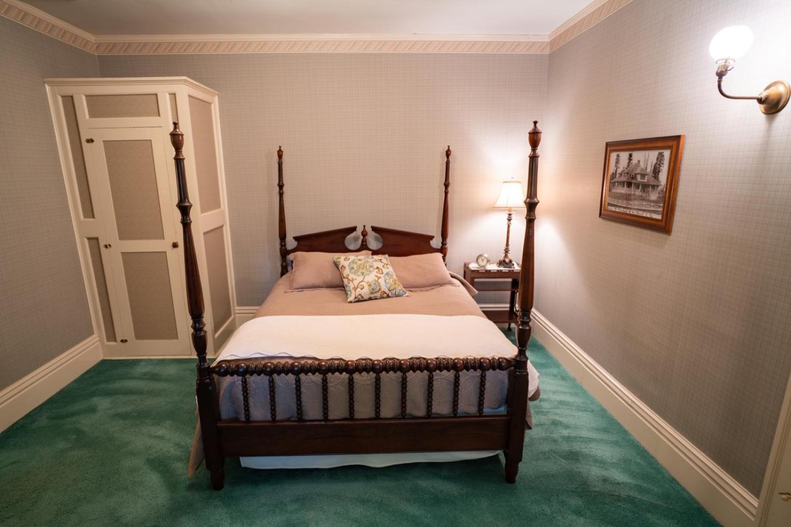 McCloud Hotel - photo 17
