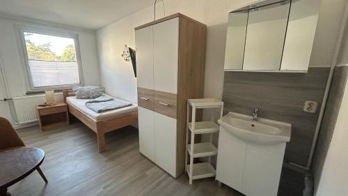 Einzelzimmer mit Gemeinschaftsbad - last minute hotel in Unknown City