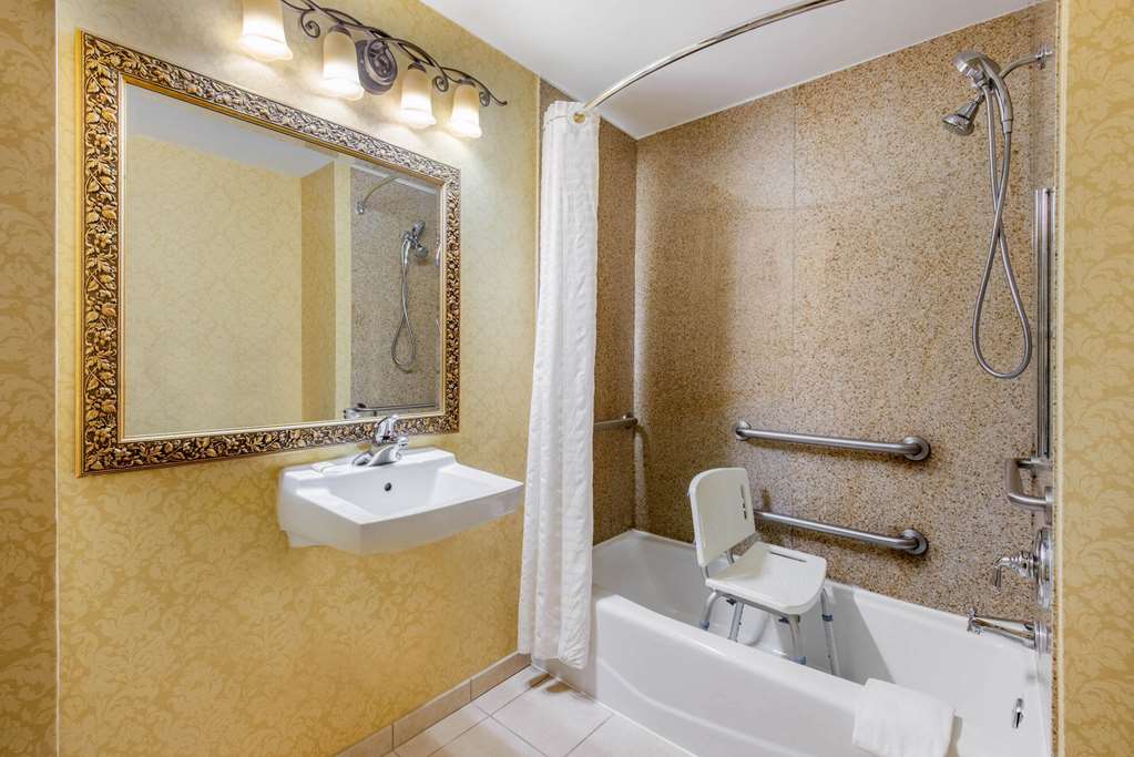 La Quinta Inn & Suites by Wyndham Mt. Laurel Philadelphia - photo 16
