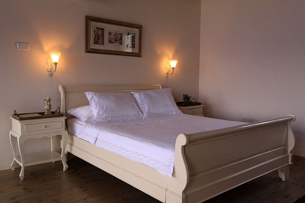 Blue & Cream Chalets in Rosh Pinna, Israel