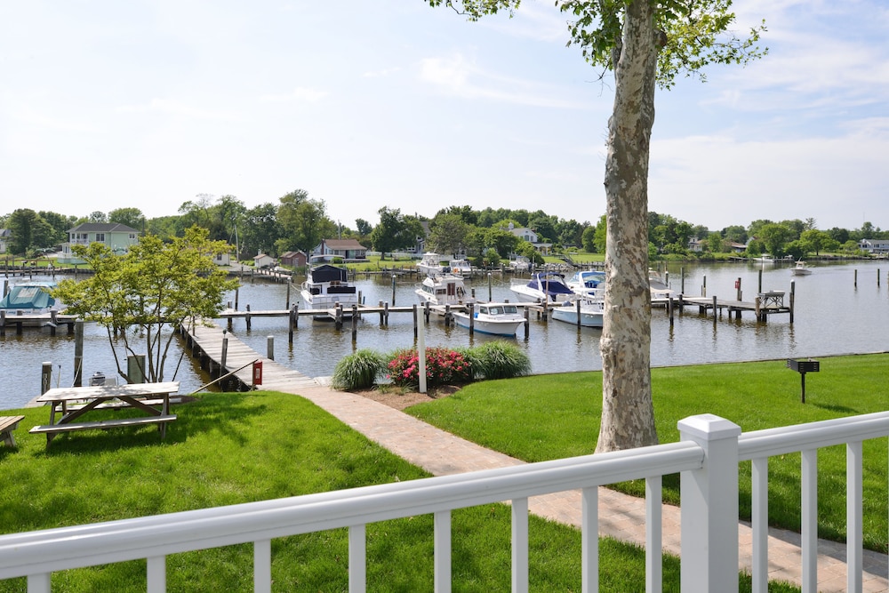 Anchored Inn at Hidden Harbour Marina - photo 34