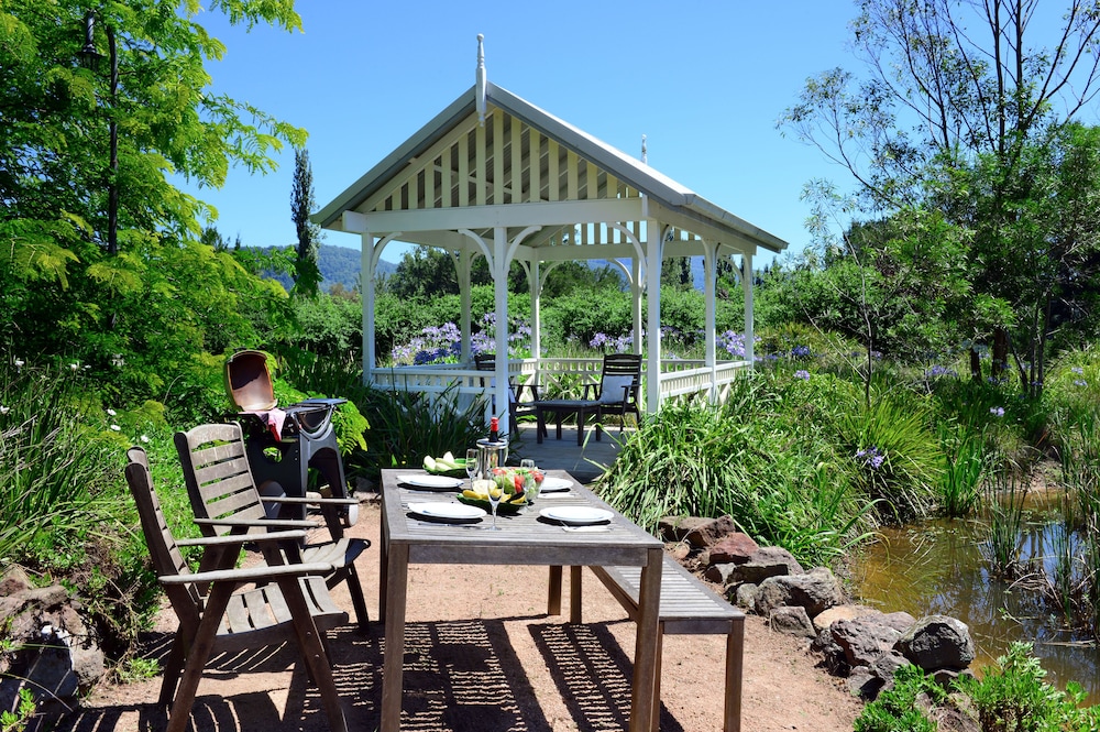 Crystal Creek Meadows Luxury Cottages — 4-Star Luxury Hotel in Nowra, Australia