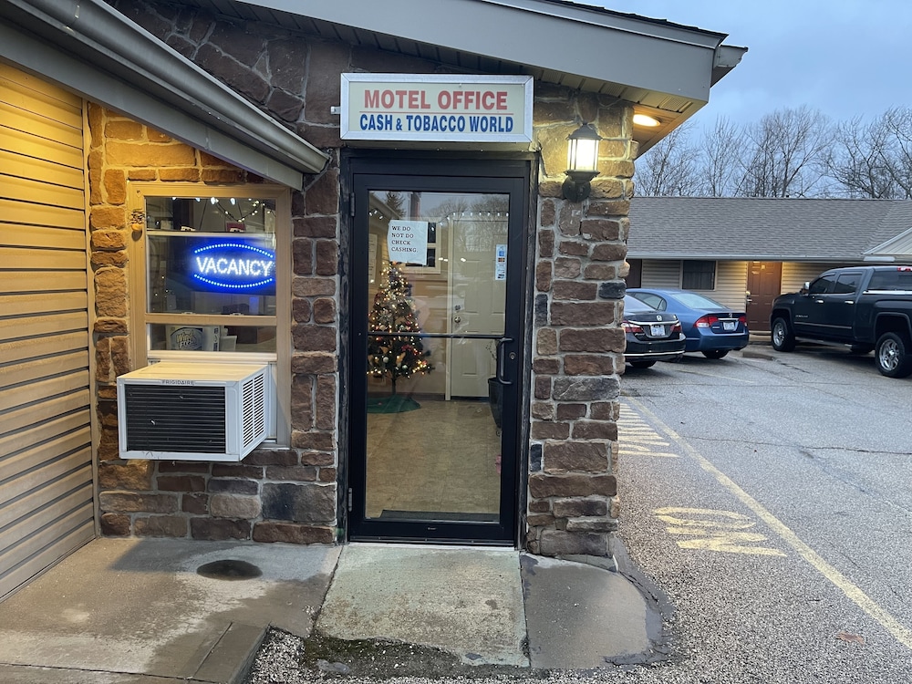 Economy Inn And Suites Ashtabula - photo 46