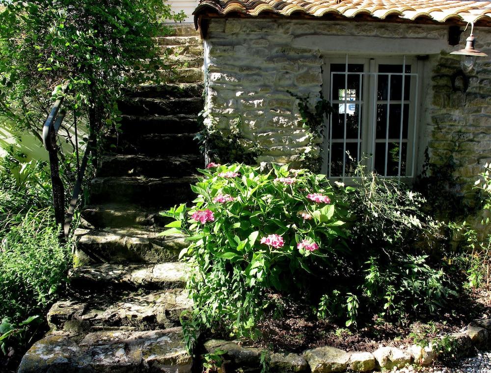 La Claverie - carbon neutral hotel in Unknown City