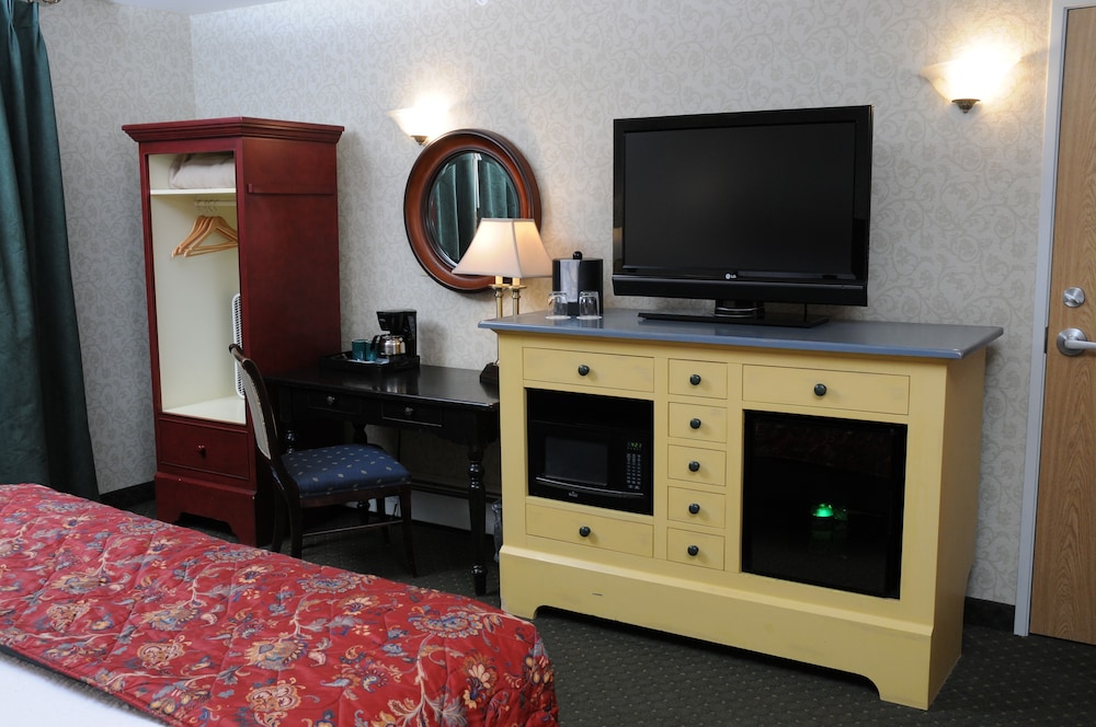 Pike's Waterfront Lodge - photo 7