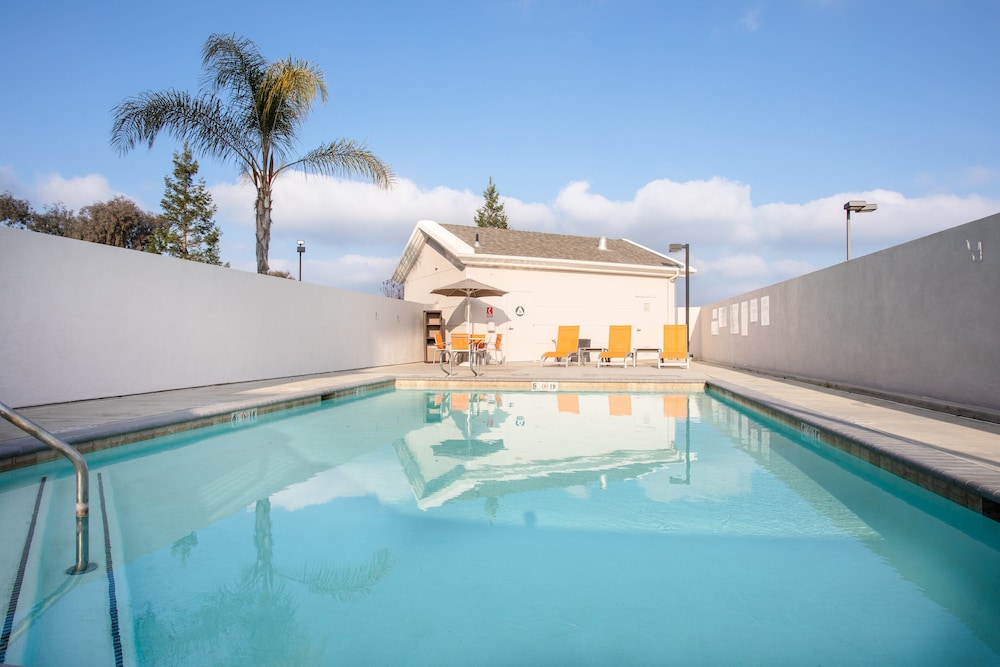 Holiday Inn Express & Suites Chowchilla Yosemite Park Area by IHG - photo 21