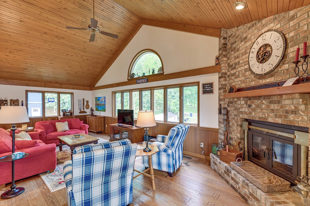 Private Dock And Stunning Views Corey Lake Getaway — Three Rivers