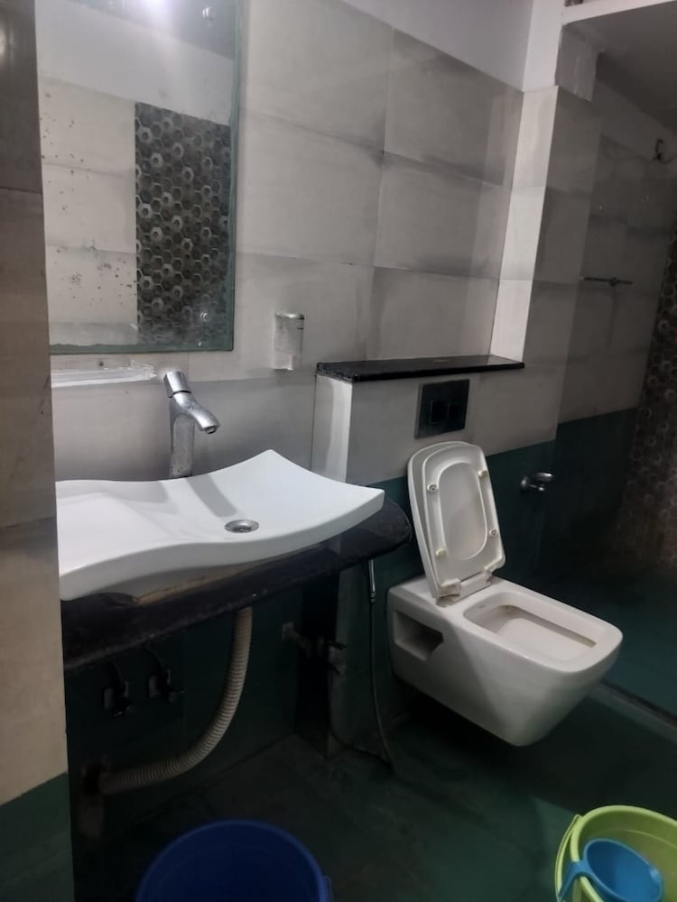 Goroomgo Basu Puri - carbon neutral hotel in Puri