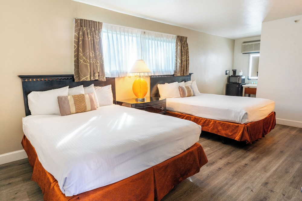 Sands Inn & Suites - photo 8