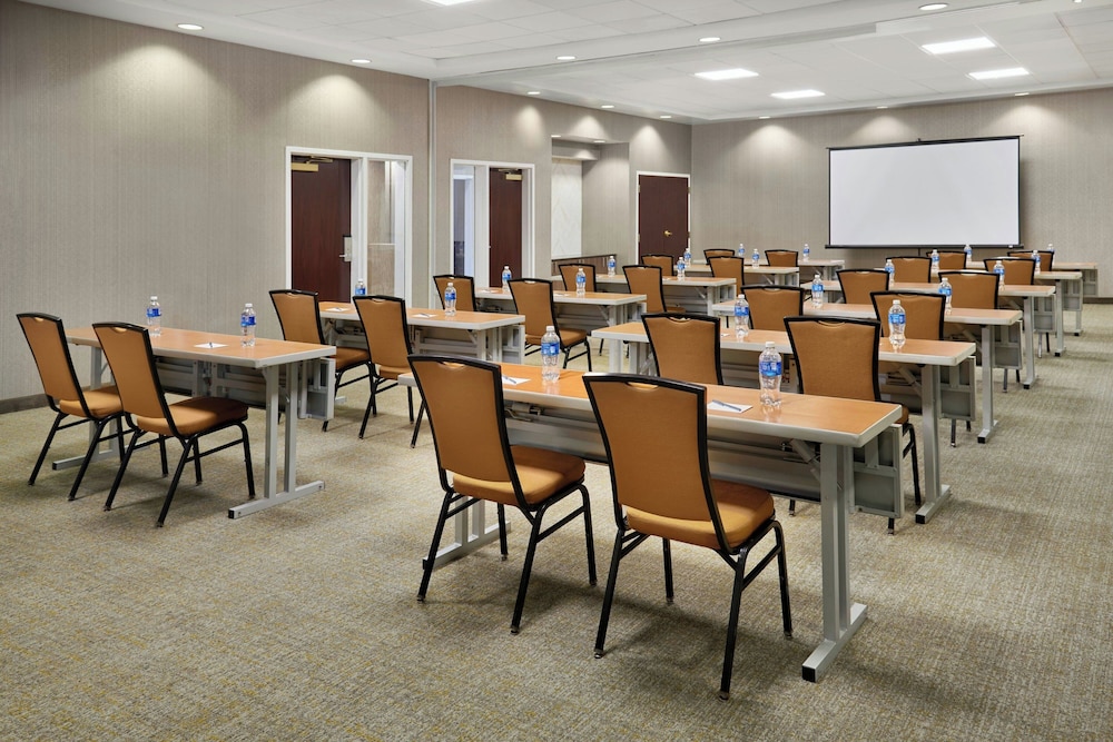 SpringHill Suites by Marriott Lansing - photo 32