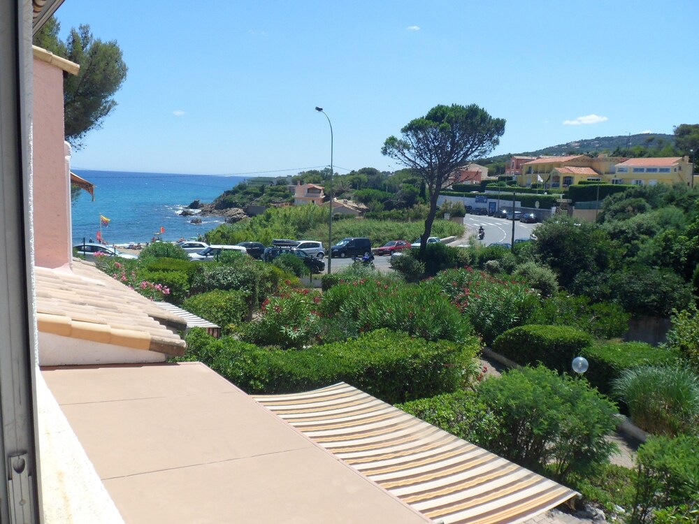 Résidence Miroir de la mer — 4-Star Luxury Hotel in Frejus, France