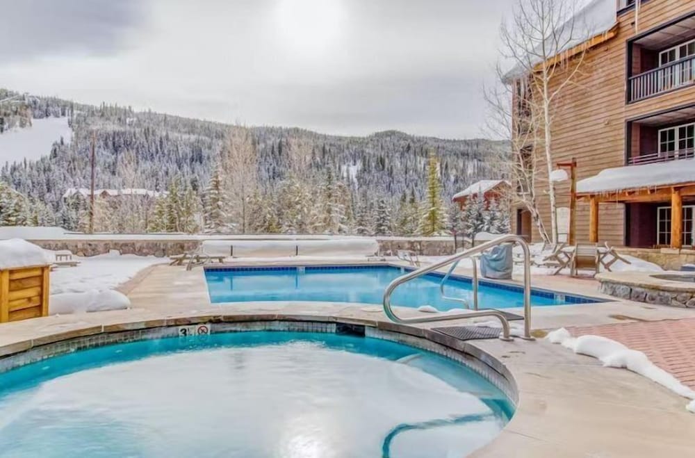 Charming Condo Nestled in the East Keystone Resort Neighborhood Shuttle to Ski Slopes Outdoor Pool and Hot Tub - photo 31