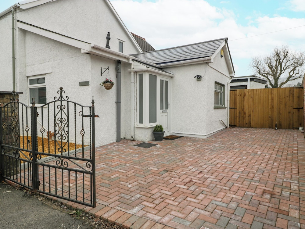 Meillion - carbon neutral hotel in Aberdare