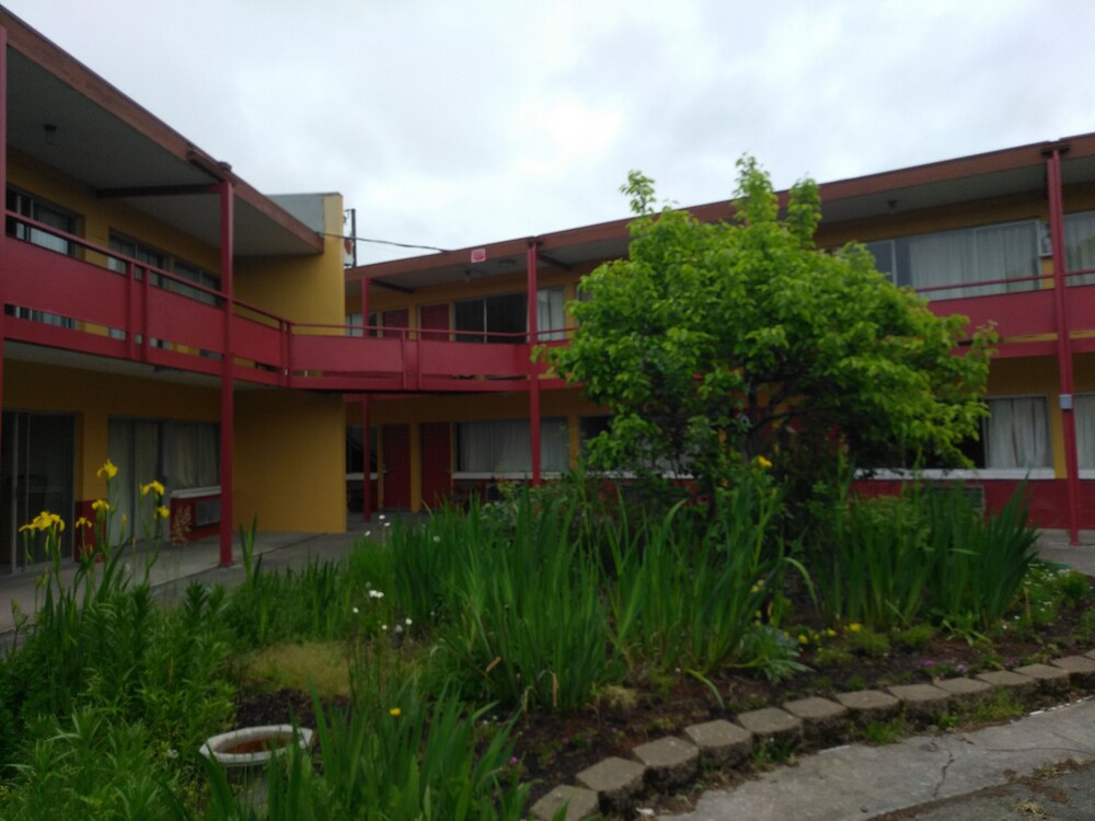 Longview Inn - photo 10