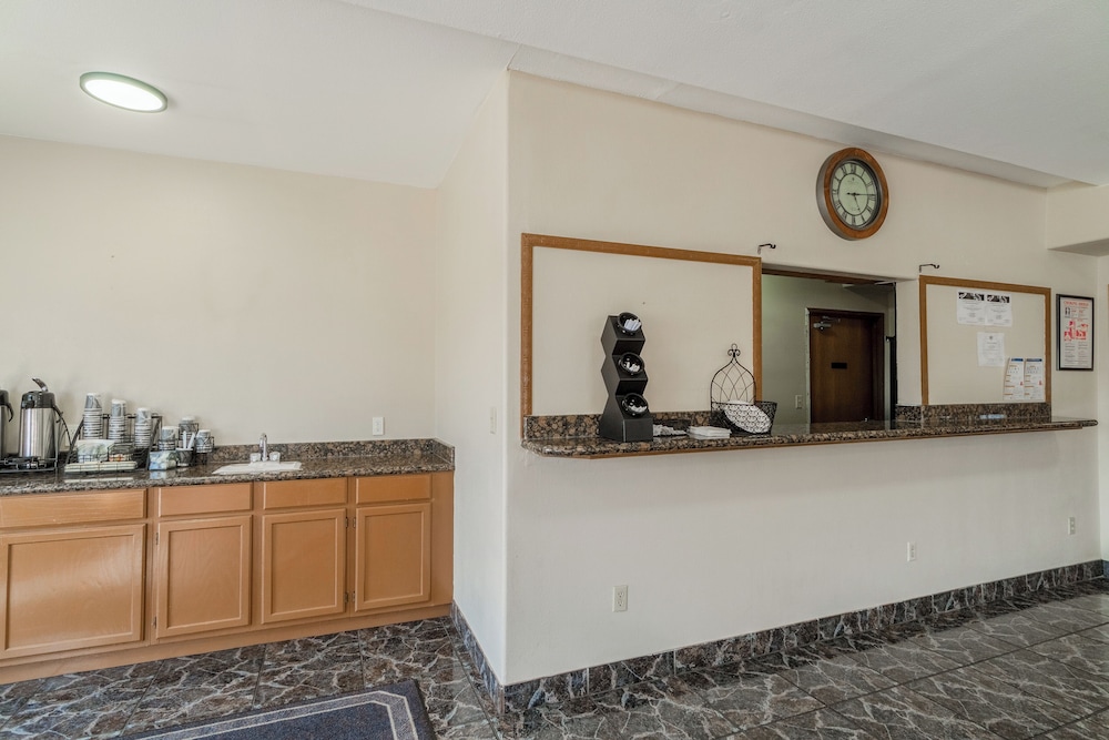 Texan Inn By Oyo Beeville Us 181 - photo 12