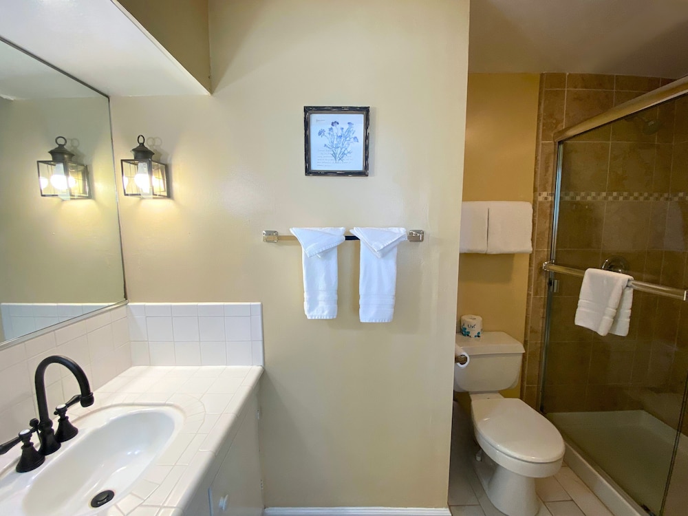 Carmel Green Lantern Inn - photo 72