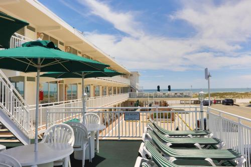 Commander by the Sea Motel - photo 18