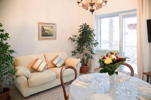 Aurelia Loris House — 4-Star Luxury Hotel in Rome, Italy